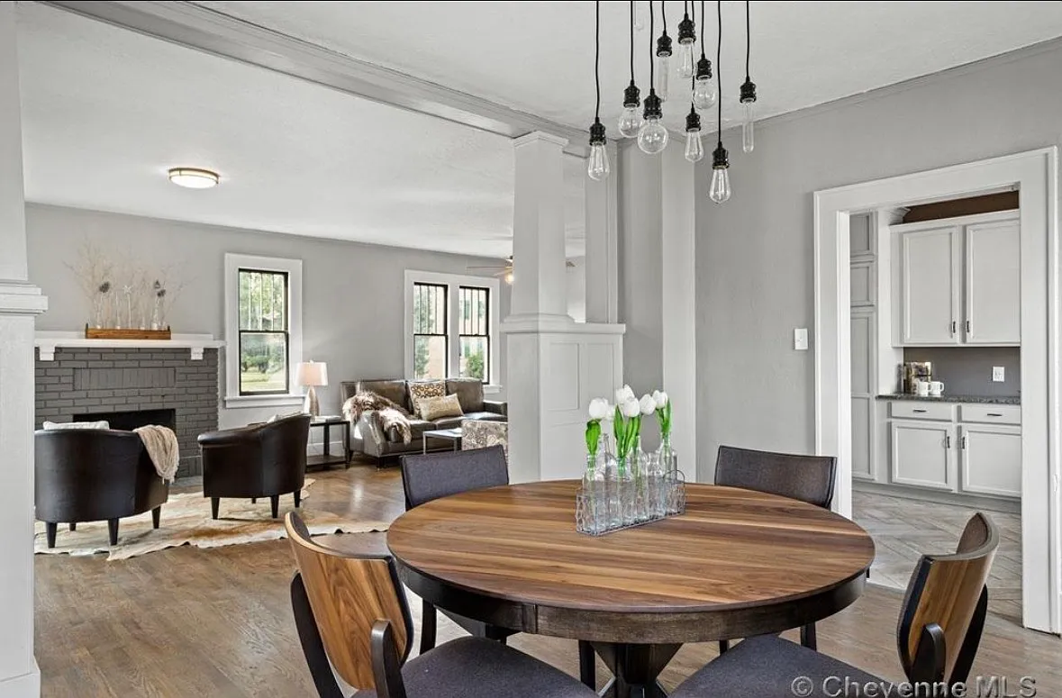 2 bed, 1320 sqft, $1,800 — Photo 2