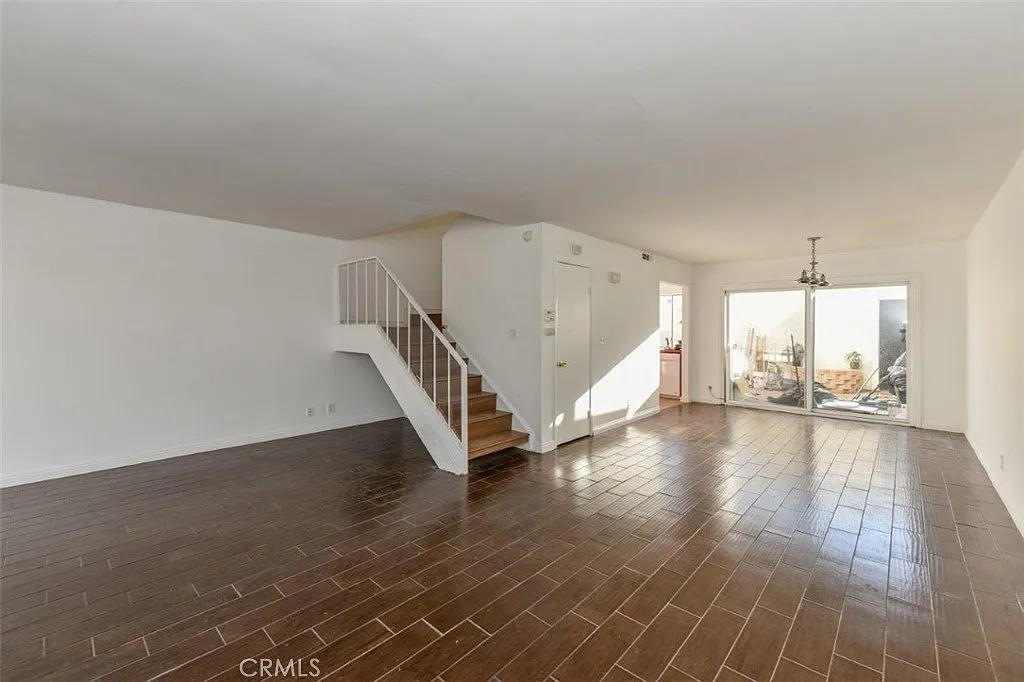 2 bed, 2.5 bath, 1295 sqft, $2,900 — Photo 3