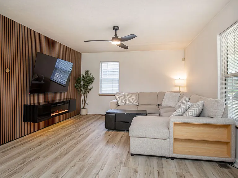 936 Camp St — Photo 11