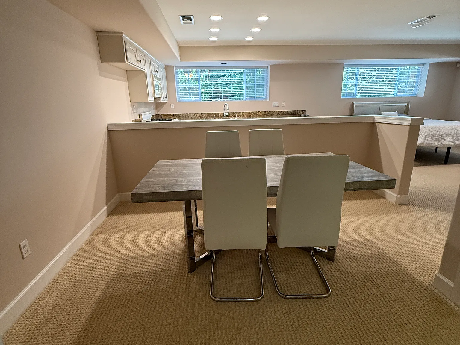 Studio, 550 sqft, $2,350 — Photo 4