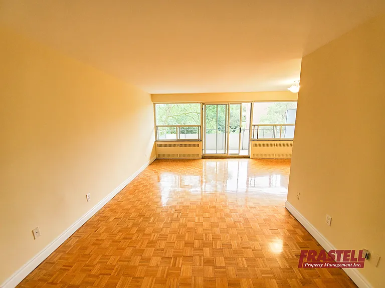 21 Mayfair Ave — Photo 13