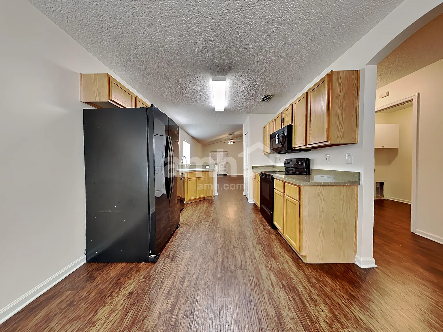 3 bed, 2.0 bath, 1553 sqft, $2,275 — Photo 3