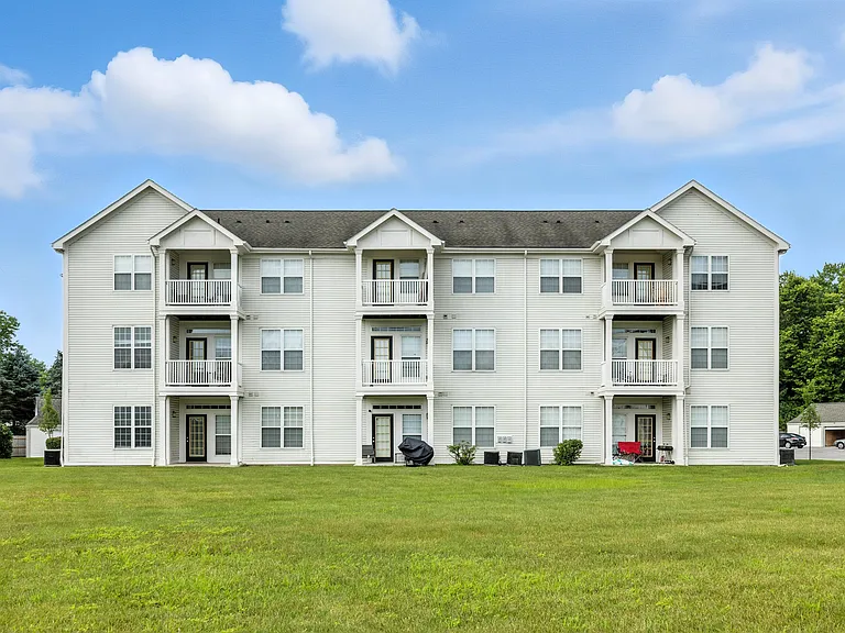 Riverchase Apartments — Photo 16