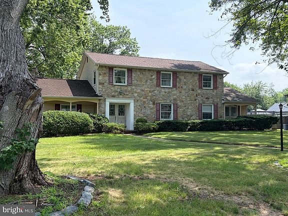 2nd image of 8 Colonial Dr