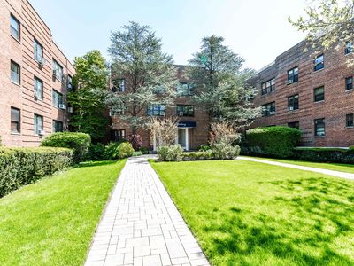 15 Canterbury Rd APT B28, Great Neck, NY, 11021