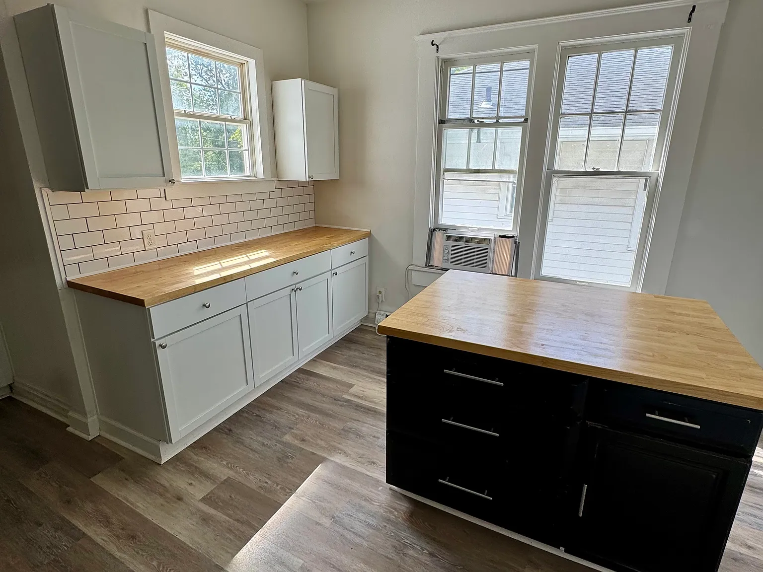 3 bed, 1300 sqft, $995 — Photo 1
