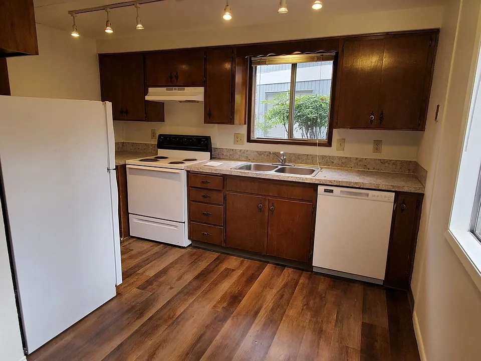 One Bedroom Apartment by Bush Park