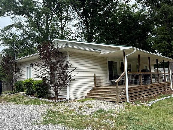 3rd image of 909 Buddy Vines Camp Rd