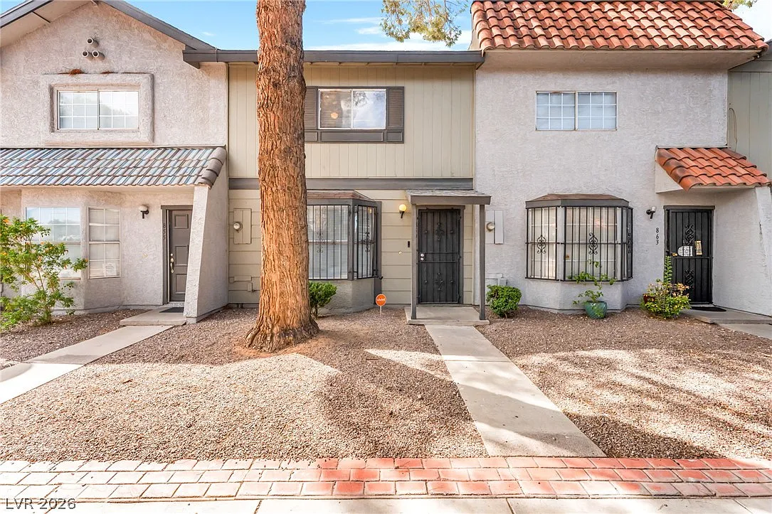 2 bed, 1.5 bath, 1102 sqft, $1,300 — Photo 1