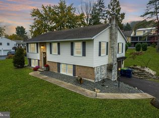 295 Maugers Mill Rd, Pottstown, PA 19464