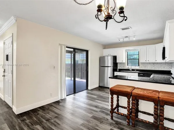 2560 NW 99th Ave, Coral Springs, FL 33065