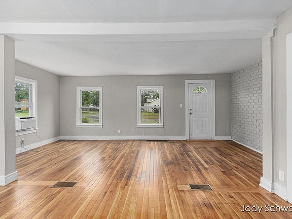 5th image of 3844 Clyde Park Ave SW