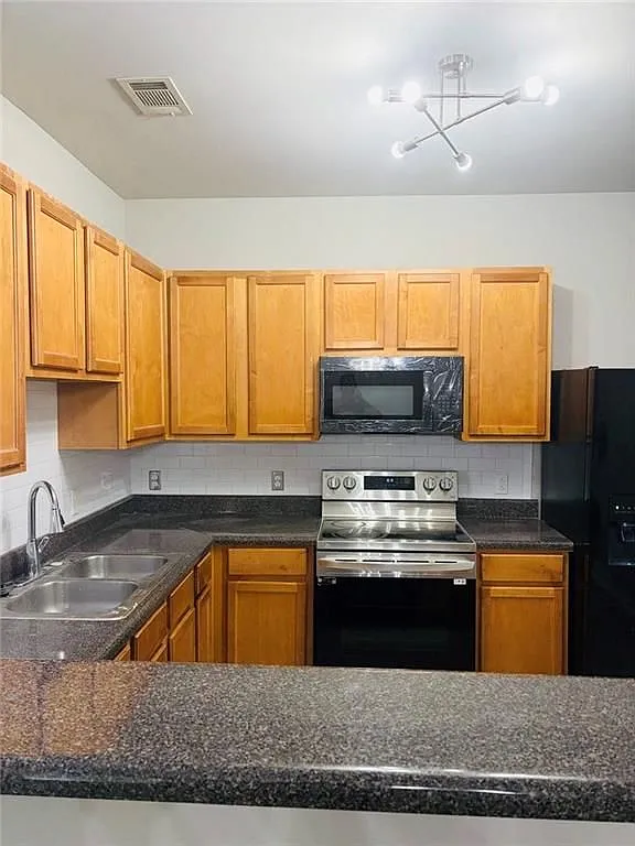 4 bed, 3.0 bath, 1742 sqft, $2,600 — Photo 4