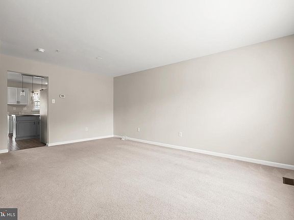 5th image of 767 Shallow Ridge Ct