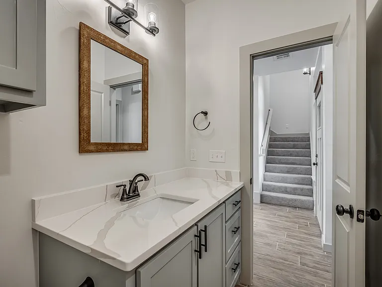 2240 E Thomas Ter — Photo 10
