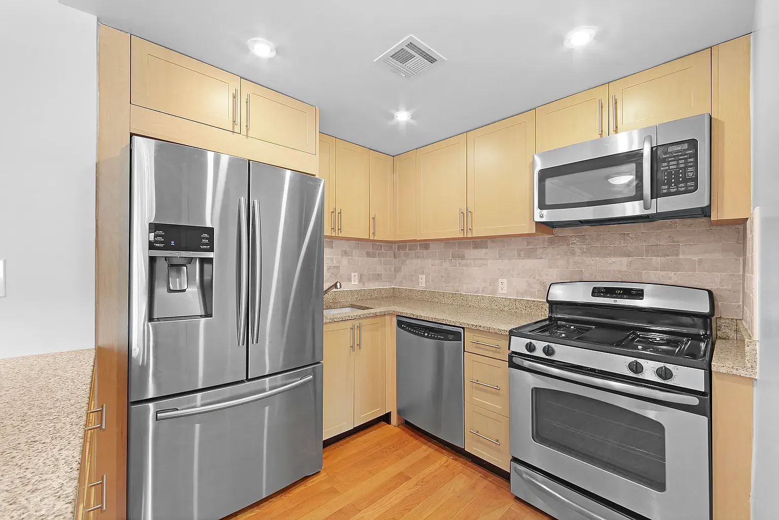 360 E 65th St — Photo 3