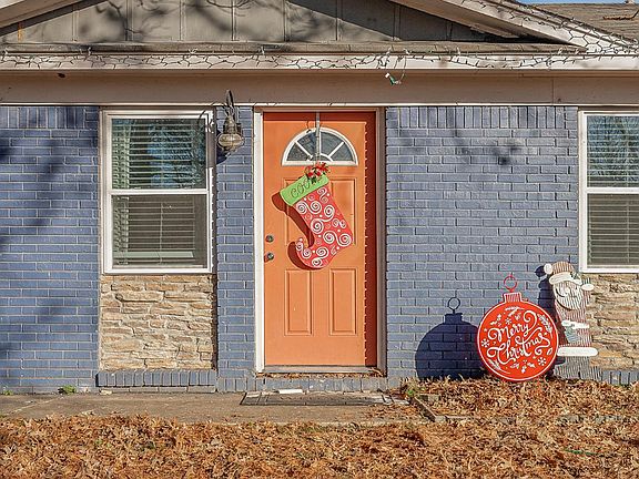 3rd image of 104 Marti St