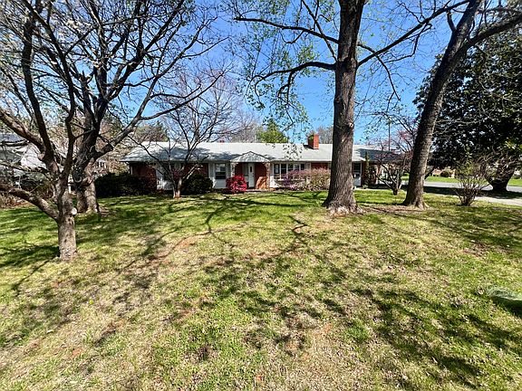 2nd image of 984 Colbourne Ave