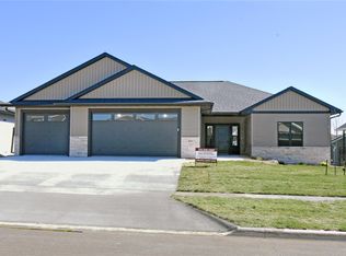 1821 Cottage Ridge Dr, Marion, IA 52302