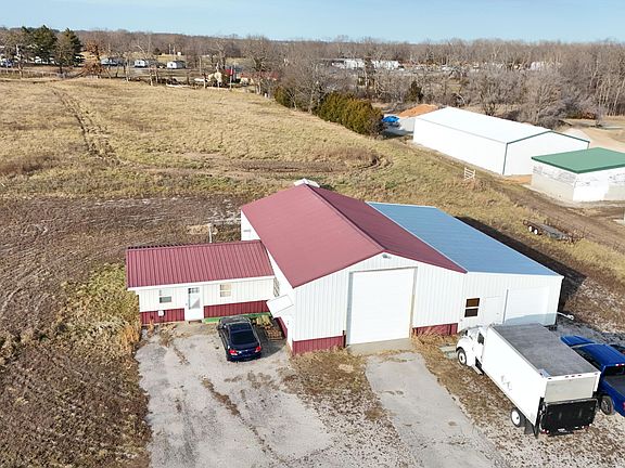 3rd image of 10088 Farm Road 2160