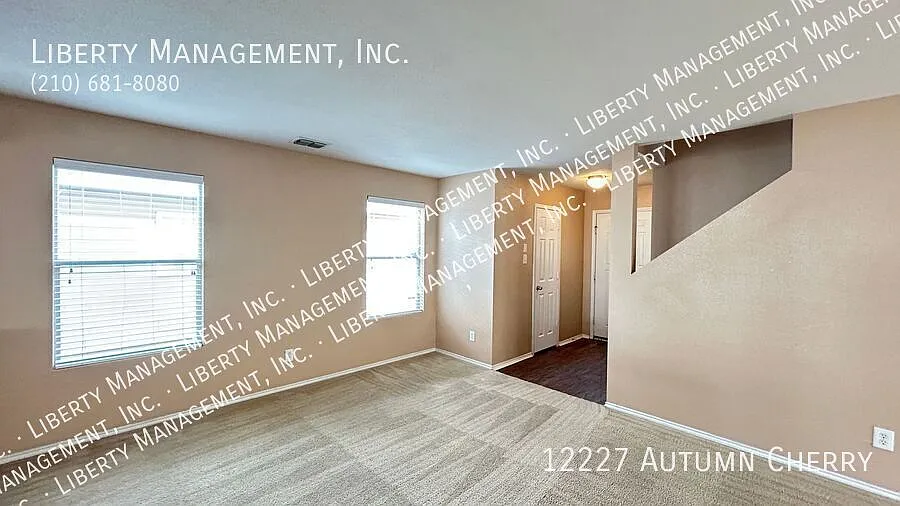 Spacious Two Story home in Silver Oaks — Photo 4