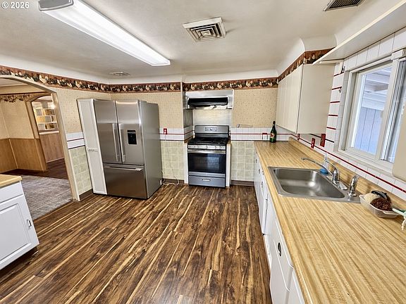 4th image of 85885 1st St