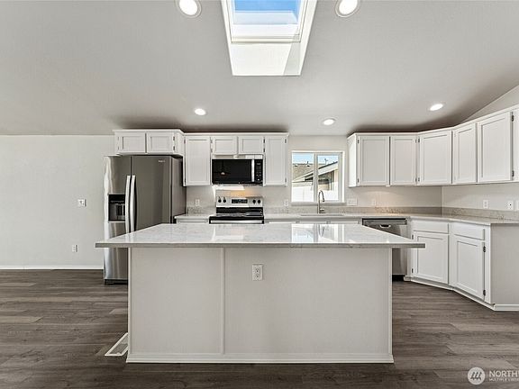 Island Kitchen with Quarts counters>