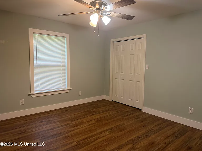 412 Robert St — Photo 13