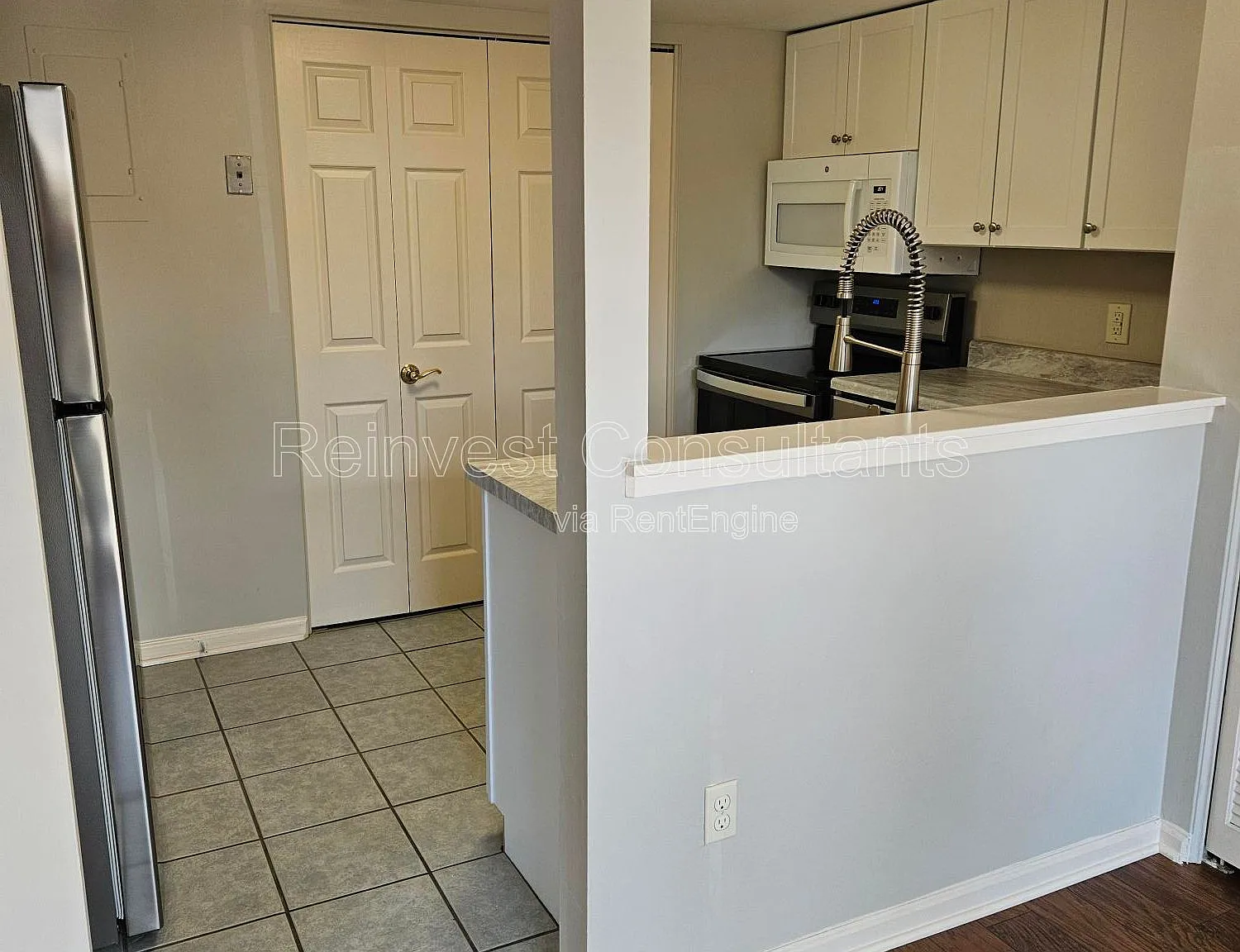 2 bed, 1.5 bath, 1080 sqft, $1,420 — Photo 3