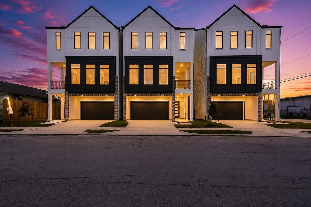 3 bed, 2.5 bath, 2096 sqft, $2,950 — Photo 1