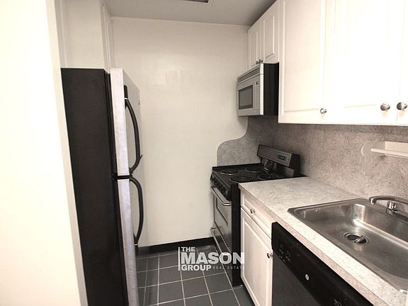5th image of 333 W 43rd St #4K