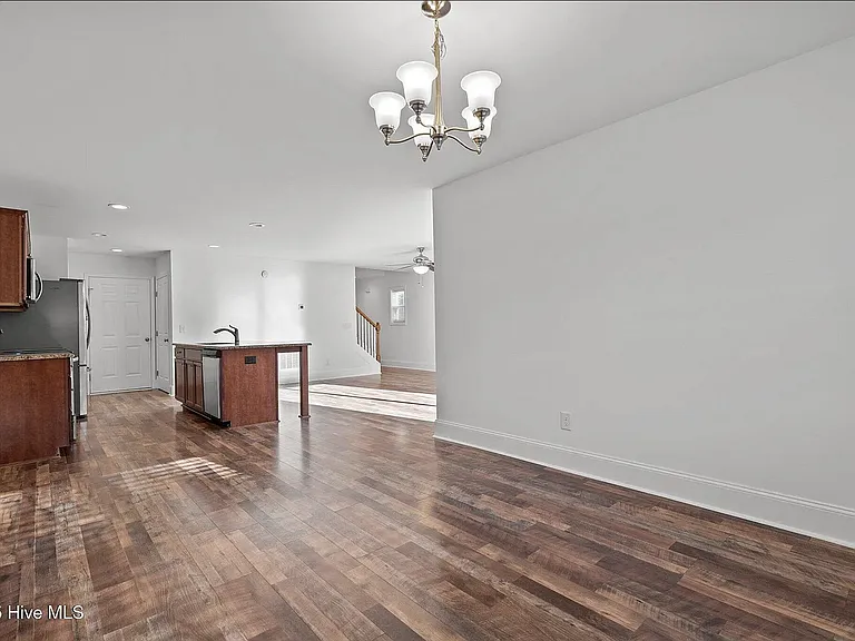 426 W Illinois Ave — Photo 8