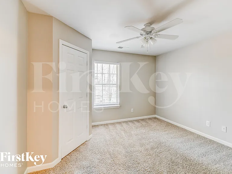 290 Mill Rd — Photo 12