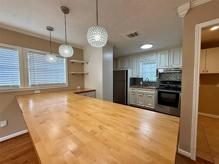 2519 Paul Quinn St — Photo 6