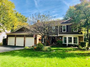 607 Lexington Ct, Mundelein, IL 60060