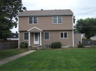 41 Oak Crest Dr, Riverside, RI 02915
