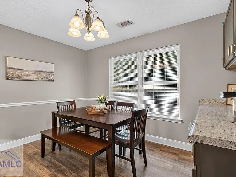 126 Thornton Dr NE — Photo 11