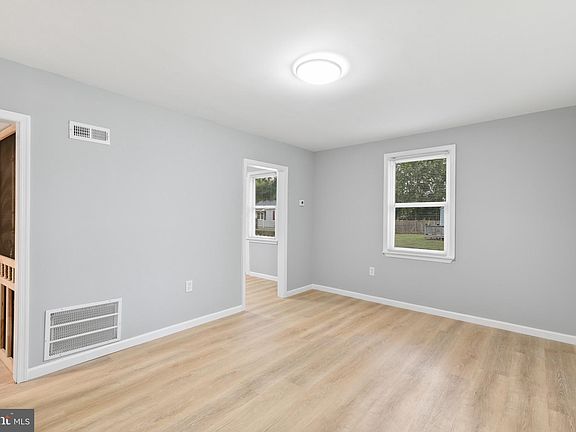 4th image of 5 Aberdeen Ave
