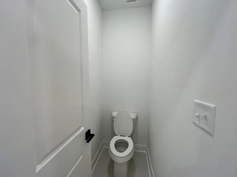 512 Rosewood Ln — Photo 12