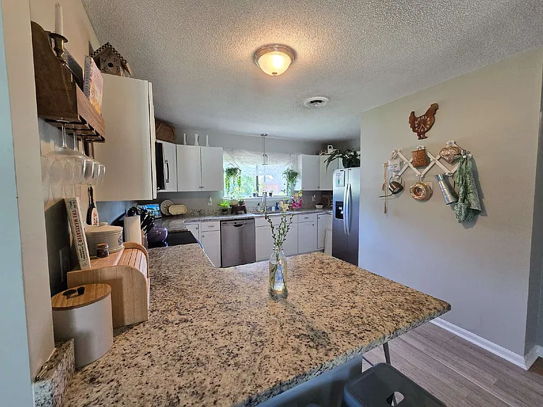 504 Dennis Rd — Photo 7