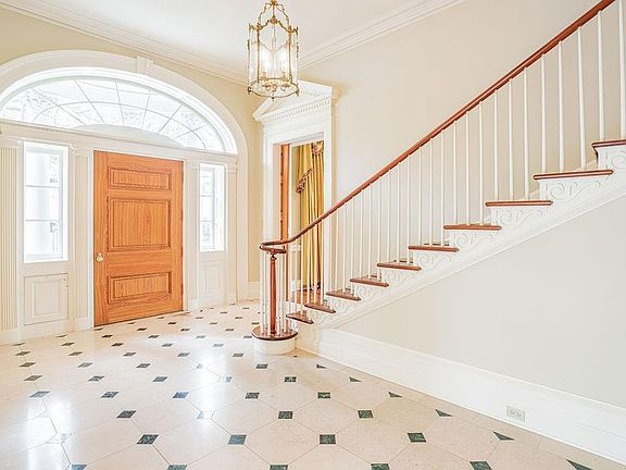 5th image of 2211 Prytania St