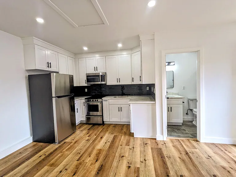 4133 Caflur Ave #B — Photo 8