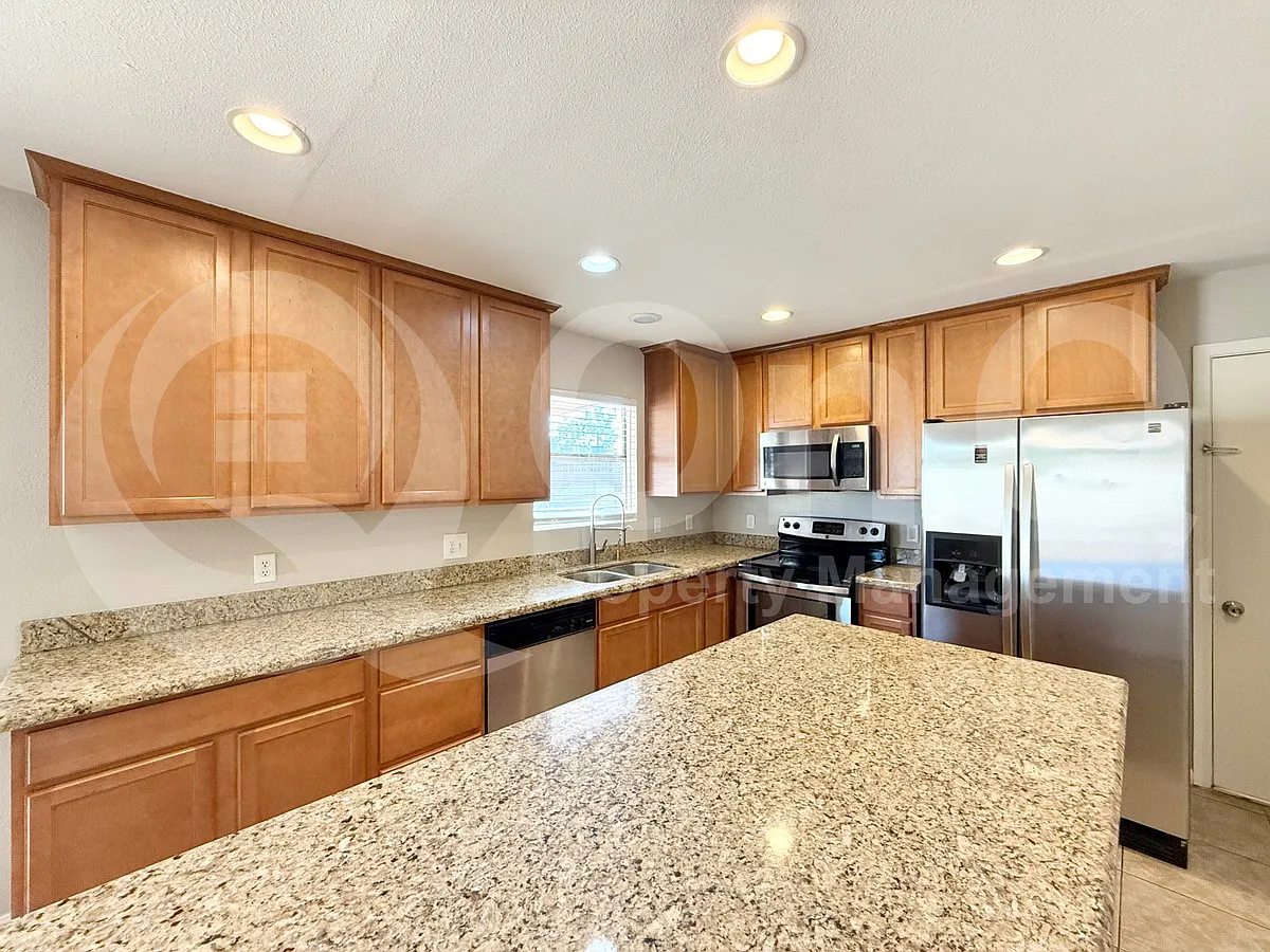 4 bed, 2.0 bath, 1396 sqft, $2,149 — Photo 3