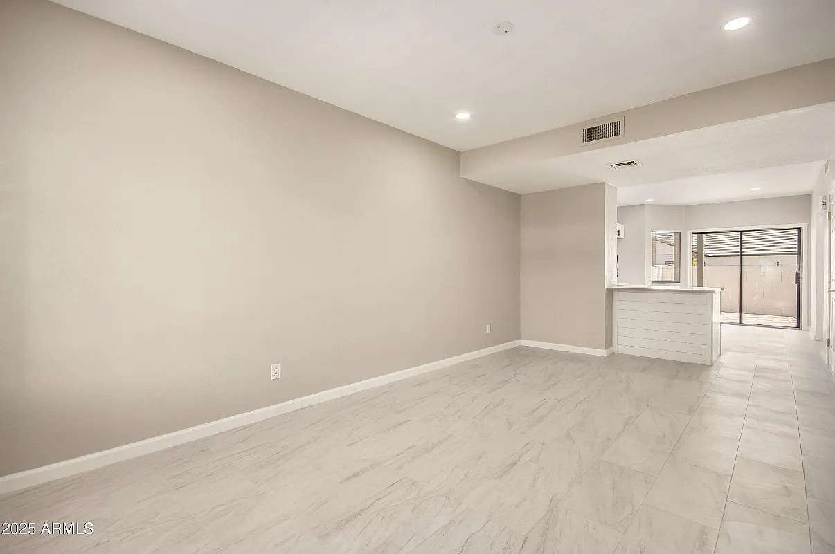 7801 N 44th Dr — Photo 3