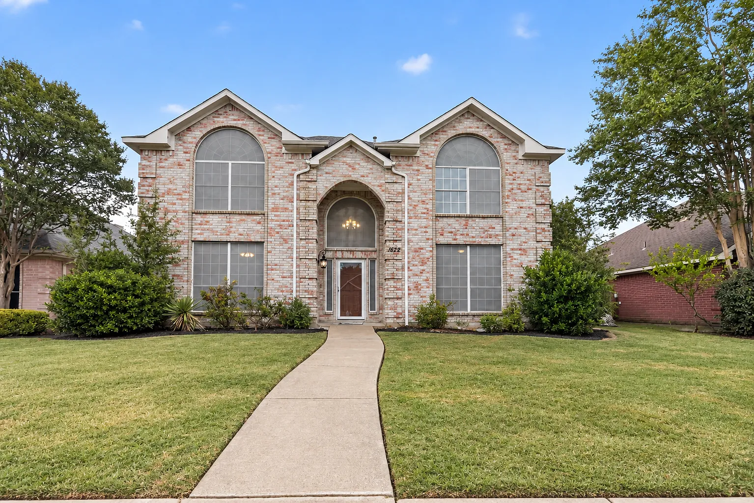 5 bed, 3094 sqft, $3,750 — Photo 2