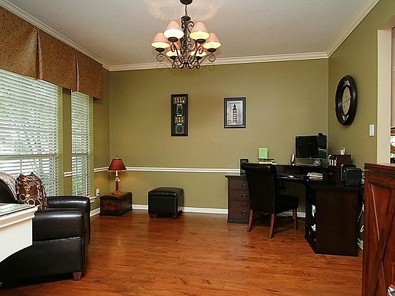4th image of 4023 Harwood Dr