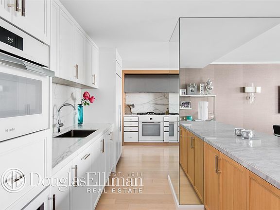 4th image of 212 Warren St APT 16J