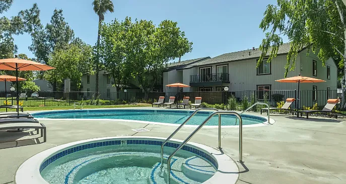 El Macero Apartments — Photo 1