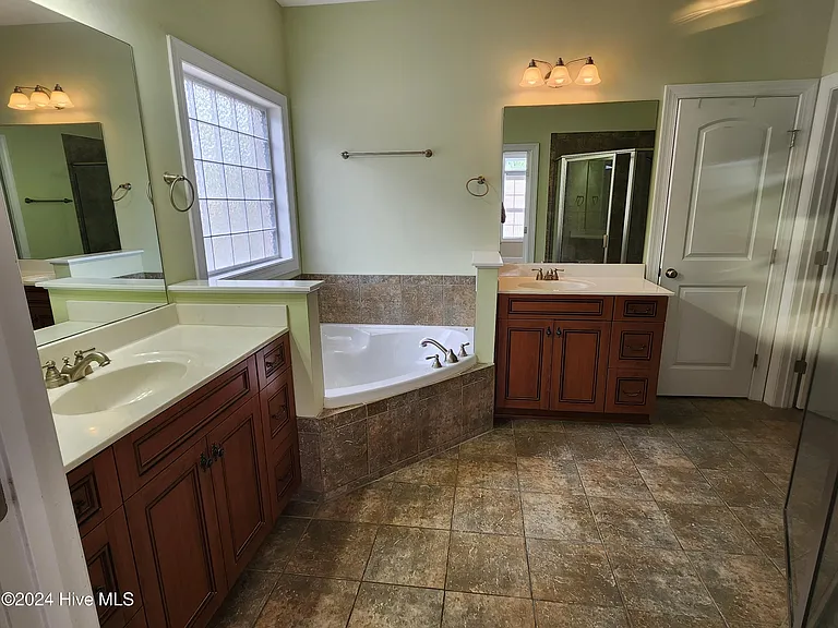 601 Creekway Cir SE — Photo 8