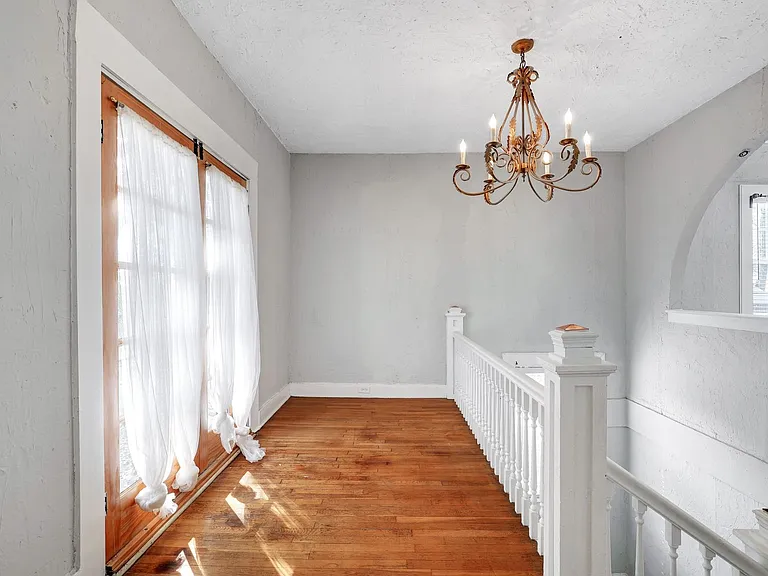 527 Fulton Ave — Photo 5
